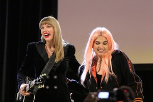        tay071218BZNimage105.jpg