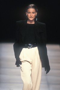 1967498442_GiorgioArmani1992WomenRTW17.thumb.jpg.f7acb2ac13b33c13a14679eb7bb43ec6.jpg