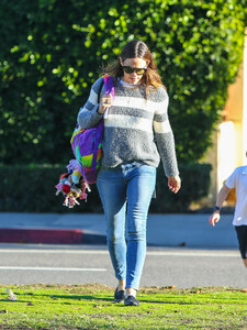 Jennifer+Garner+casual+look+k4uvpFKDRJzx.jpg