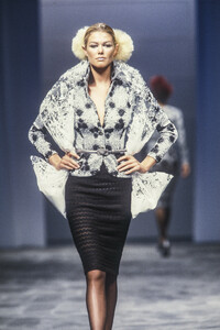 1_missoni-fw-1995-2_html.thumb.JPEG.a17aa472ee3c85c6c70e9cd27b8c5d2d.JPEG