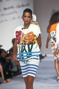 2009074963_EnricoCoveri1988WomenRTW32.thumb.jpg.5203714b913a5d8819db19df19f869e9.jpg