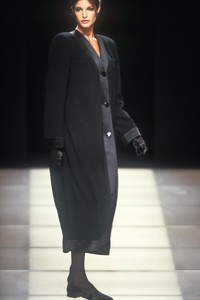 20367881_GiorgioArmani1992WomenRTW62.thumb.jpg.acd5a3d1e93f16e163dd4dcb86229299.jpg