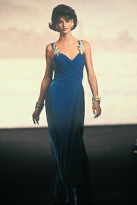 2055889913_Chanel1990HauteCouture26.thumb.jpg.d650c5f92d39055f71077e6604f57188.jpg