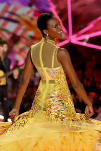 Mayowa+Nicholas+Swarovski+Sparkles+2018+Victoria+P_rYsMlIc3ex.jpg