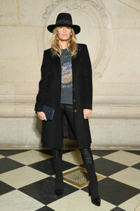 Estelle+Lefebure+Christian+Dior+Photocall+_u5fSuw7knOx.jpg