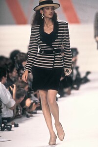 2084097182_Valentino1988WomenRTW97.thumb.jpg.945ccdcb33f14caccf18a52565131672.jpg