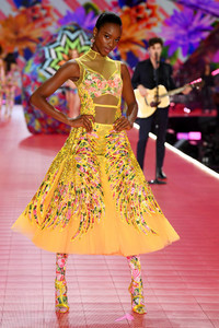 Mayowa+Nicholas+2018+Victoria+Secret+Fashion+GuRIV8OHV0Zx.jpg