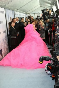          jlo121218BZNimage128.jpg