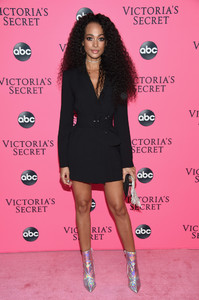 Victoria+Secret+Viewing+Party+Arrivals+ElCiZYOfyfhx.jpg