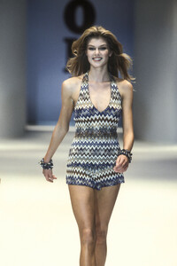 2129217448_Missoni1994WomenRTW127.thumb.jpg.9332251125d2afa7cb5c55a14b790cd2.jpg