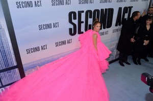          jlo121218BZNimage130.jpg