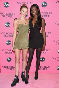 Zuri+Tibby+Victoria+Secret+Viewing+Party+Arrivals+EU8FAhB2yZwx.jpg