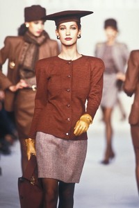 282901346_Valentino1987WomenRTW3.thumb.jpg.b5eef21fd00efe7f3ce4e9b997b686d5.jpg