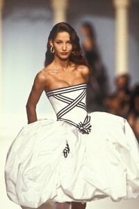 325577247_KarlLagerfeld1988WomenRTW170.thumb.jpg.2200a5531960faa29add8047e22e64d8.jpg