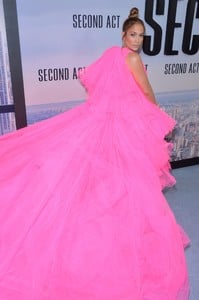          jlo121218BZNimage135.jpg