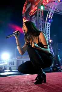        bee011218BZNimage145.jpg