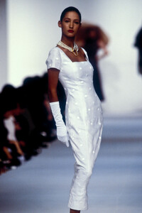 468726021_Chloe1988WomenRTW46.thumb.jpg.d07df30e56260e8500186a786f9e7f47.jpg