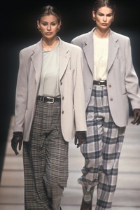 491445631_GiorgioArmani1992WomenRTW60.thumb.jpg.ad94e9126bfd56f7faf4bb20f7ffa1c1.jpg