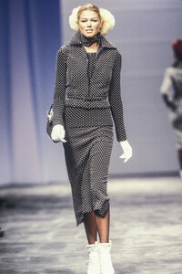 4_missoni-fw-1995-5_html.thumb.JPEG.a0058a4253ad8c43a3e7fde479c3353a.JPEG