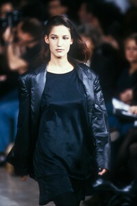 505120689_HelmutLang1989WomenRTW13.thumb.jpg.79baef3c8780015cd0675b4713872e00.jpg