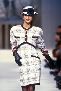 515520333_Chanel1987HauteCouture18.thumb.jpg.918948ec659952c9babd907891b38854.jpg