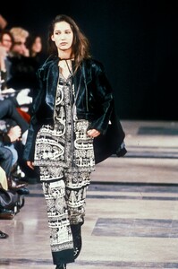 596642428_HelmutLang1989WomenRTW109.thumb.jpg.972aa03352417774a588e96b3128b541.jpg