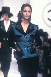 5_chanel-fw-1988-6_html.thumb.JPEG.f2710c4f27bad251c755b6f45a7559c8.JPEG