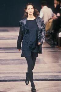 611672987_HelmutLang1989WomenRTW15.thumb.jpg.e2e0247c0c132aaf22124e3b37e85ea6.jpg