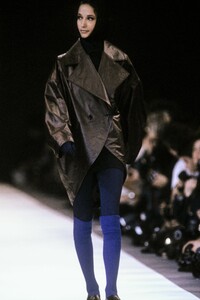 620440618_IsseyMiyake1988WomenRTW17.thumb.jpg.7b3397fbc1eff95a762d171d3d6a3f71.jpg