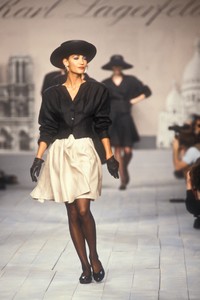 651107242_KarlLagerfeld1987WomenRTW1.thumb.jpg.4a74056dfddbefb89c5720189088320d.jpg