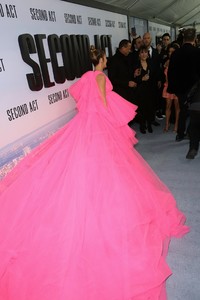          jlo121218BZNimage111.jpg