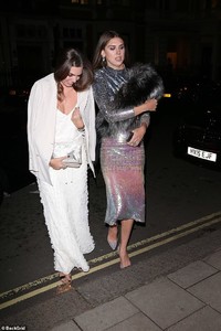 6831886-6444221-Cosy_The_socialites_wrapped_up_warm_pairing_fur_with_glitter_for-a-30_1543574321907.jpg