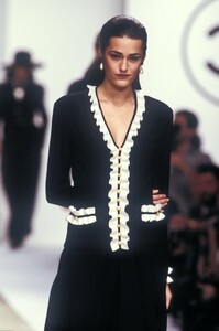 6_chanel-fw-1988-7_html.thumb.JPEG.1a8657b627a788f36cc2828c1618ba70.JPEG