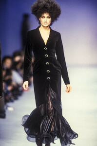 6_romeo-gigli-fw-1995-1_html.thumb.JPEG.faa357f32d43cde38d569c3c1db9889b.JPEG