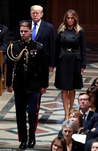 7048932-6463917-Melania_arrived_at_Washington_National_Cathedral_in_Washington_D-a-91_1544031760300.jpg