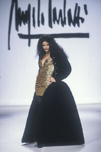 719423149_AngeloTarlazzi1991WomenRTW93.thumb.jpg.0b5d55dd84de64574e795ef133c95aed.jpg