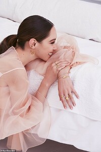 7331126-6487829-Ear_cuffs_39_each_astridandmiyu_com_Earrings_240_alexmonroe_com_-a-28_1544795355442.jpg