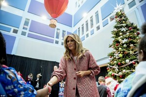 7393638-0-The_first_lady_wore_a_festive_red_and_white_coat_by_Martin_Grant-a-61_1544729123820.jpg