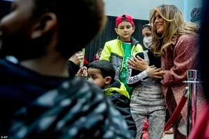 7393644-0-The_first_lady_posed_for_photos_with_the_children_when_she_finis-a-48_1544729123473.jpg