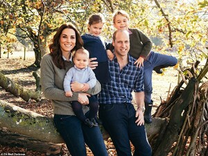 7422710-6495827-With_smiles_all_round_the_Duchess_of_Cambridge_cradles_baby_Loui-a-103_1544786507884.jpg