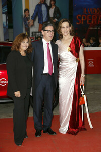 Sigourney+Weaver+Sigourney+Weaver+Red+Carpet+OtEa1LQpnMxx.jpg