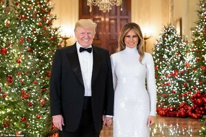 7580026-6508691-_Tis_the_season_President_Donald_Trump_and_First_Lady_Melania_Tr-a-4_1545153897749.thumb.jpg.aa0cf417048840cfe9ea8b916dc82a50.jpg