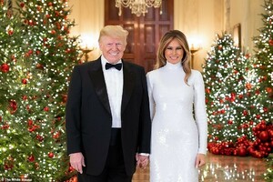 7580026-6508691-_Tis_the_season_President_Donald_Trump_and_First_Lady_Melania_Tr-a-4_1545153897749.thumb.jpg.aa0cf417048840cfe9ea8b916dc82a50.jpg