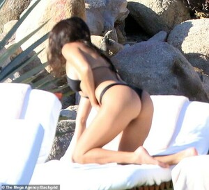 7766438-6525327-Kardashian_bum_Kourtney_showed_off_what_her_family_are_famous_fo-a-7_1545630945536.jpg