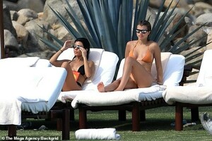 7766526-6525327-Friendly_Kourtney_and_Sofia_are_rarely_pictured_together_but_see-a-13_1545630945831.jpg