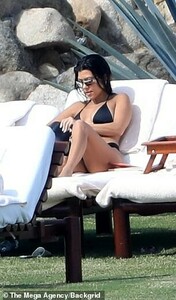 7766696-6525327-Relaxing_Kourtney_laid_by_the_sea_after_having_a_swim-a-11_1545630945813.jpg