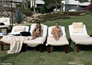 7766738-6525327-The_eldest_of_the_Kardashian_clan_sizzled_in_her_barely_there_tw-a-4_1545630945505.jpg