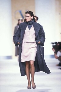 794047058_Valentino1989WomenRTW115.thumb.jpg.3bac770e38682d7856a734521ebacca8.jpg