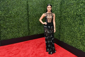 Camila+Mendes+2018+MTV+Movie+TV+Awards+Red+lezr1Ue80Ysx.jpg