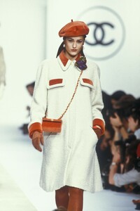 7_chanel-fw-1988-8_html.thumb.JPEG.9f83c60df9771fc77418a91fa22e9efa.JPEG